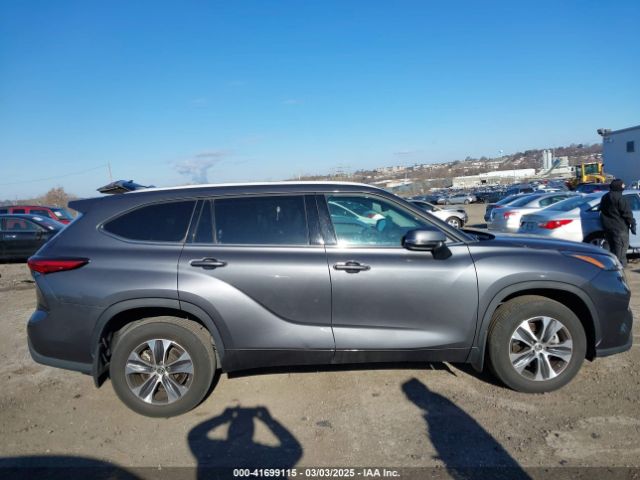 5TDGZRBH2NS200121 Toyota Highlander Xle