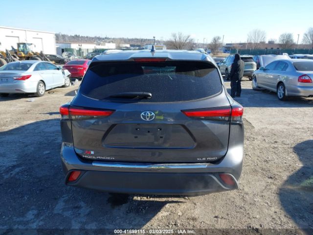 5TDGZRBH2NS200121 Toyota Highlander Xle
