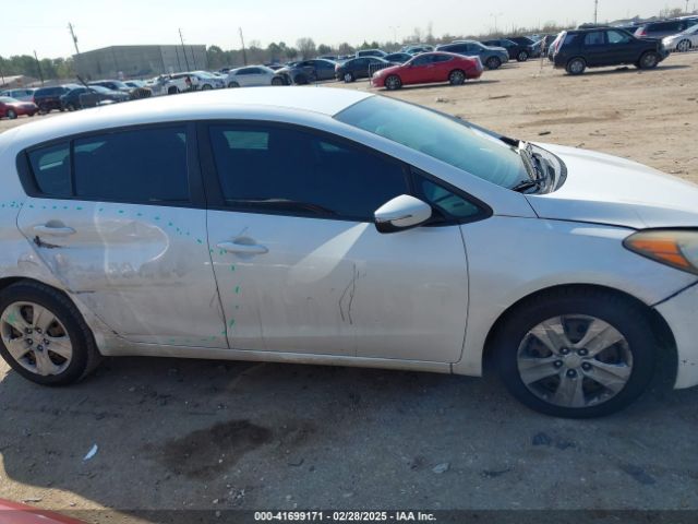 KNAFK5A85G5643573 KIA Forte 5-door Lx