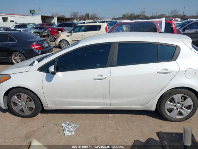 KNAFK5A85G5643573 KIA Forte 5-door Lx