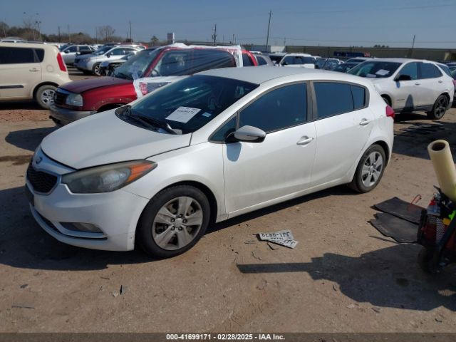 KNAFK5A85G5643573 KIA Forte 5-door Lx