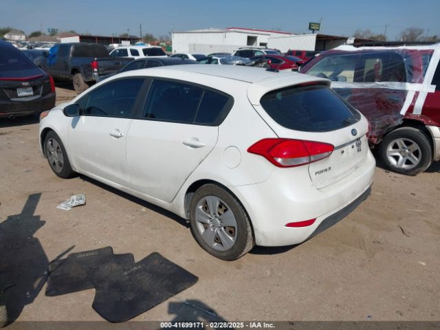 KNAFK5A85G5643573 KIA Forte 5-door Lx