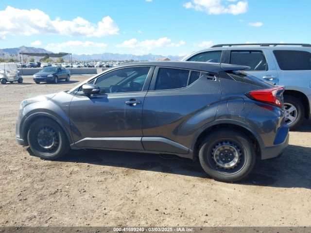 JTNKHMBX9K1049421 Toyota C-HR LE