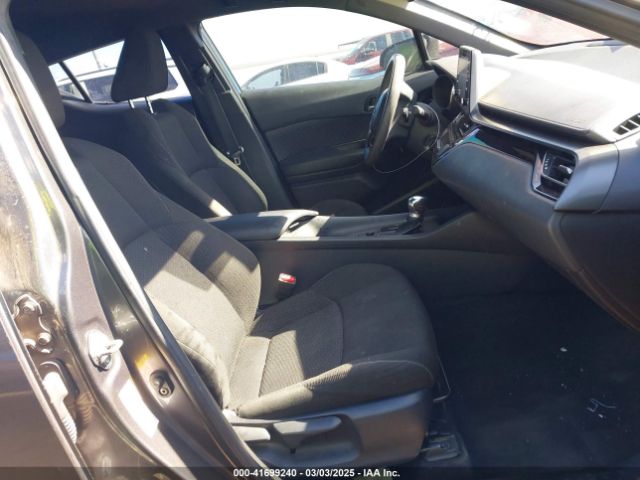 JTNKHMBX9K1049421 Toyota C-HR LE