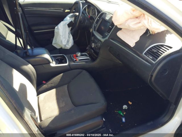2C3CCAAG6KH755663 Chrysler 300 Touring