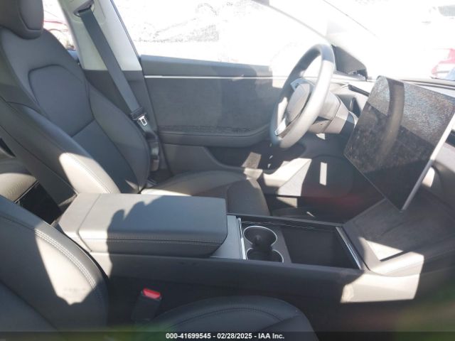 2025 TESLA MODEL 3 5YJ3E1EBXSF913691 Photo 4
