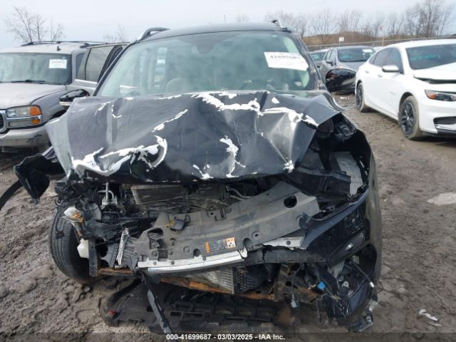 1FMCU0J90JUD17085 Ford Escape Titanium