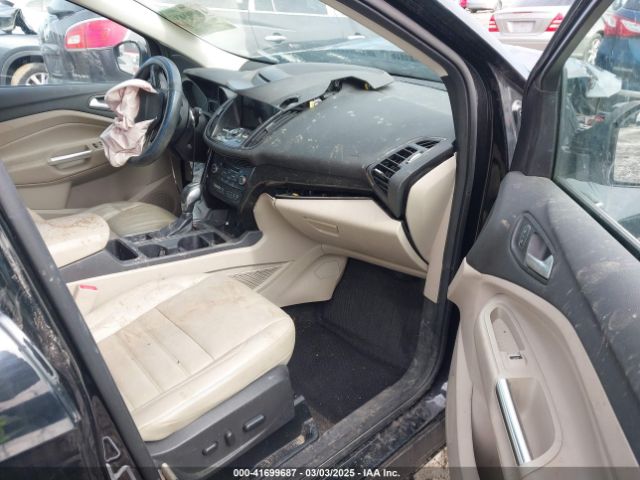 1FMCU0J90JUD17085 Ford Escape Titanium