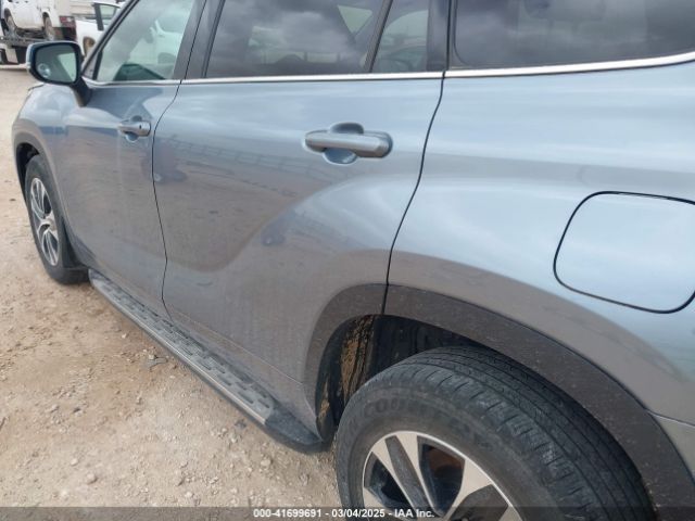 5TDGZRAH0NS104926 Toyota Highlander Xle