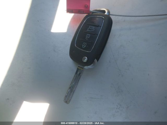 KM8J33A40GU106591 Hyundai TUCSON SE