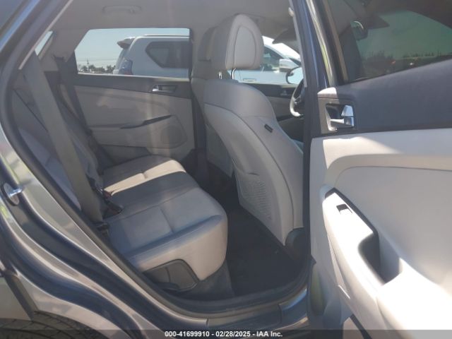 KM8J33A40GU106591 Hyundai TUCSON SE