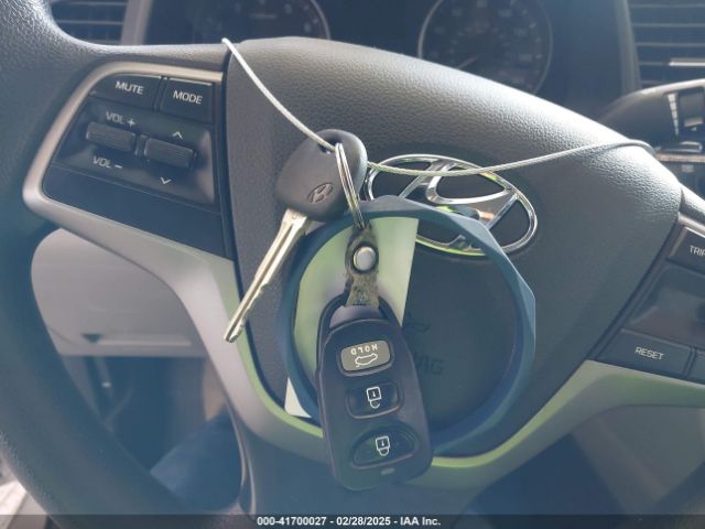 5NPD74LF3HH166421 Hyundai ELANTRA SE