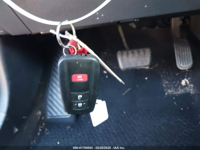 NMTKHMBX7KR084870 Toyota C-HR XLE