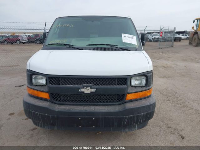 1GCWGAF1XH1325675 Chevrolet Express 2500 Work Van