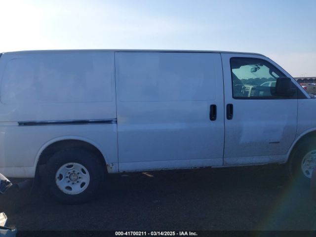 1GCWGAF1XH1325675 Chevrolet Express 2500 Work Van