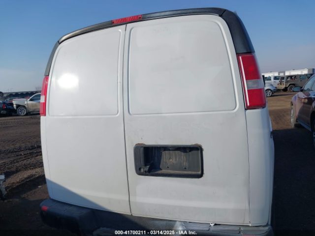 1GCWGAF1XH1325675 Chevrolet Express 2500 Work Van