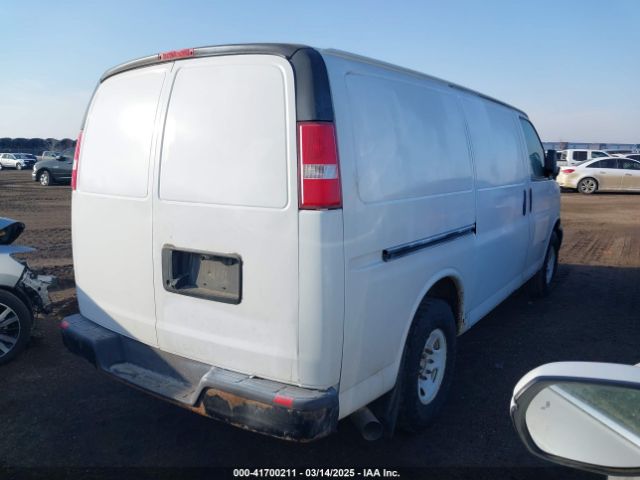 1GCWGAF1XH1325675 Chevrolet Express 2500 Work Van