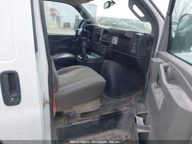 1GCWGAF1XH1325675 Chevrolet Express 2500 Work Van