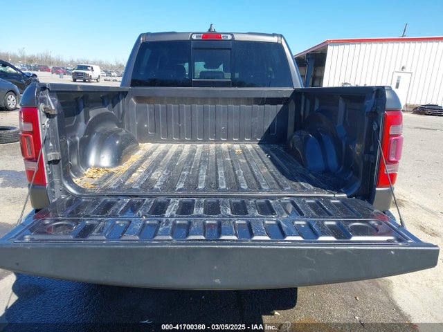 1C6RREJT8NN337004 RAM 1500 Laramie  4x2 5'7 Box