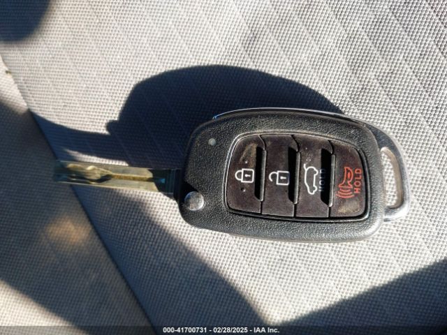 KM8J2CA42LU173352 Hyundai TUCSON SE
