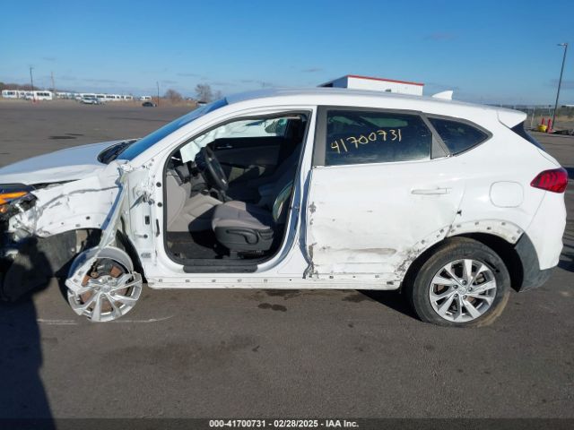KM8J2CA42LU173352 Hyundai TUCSON SE