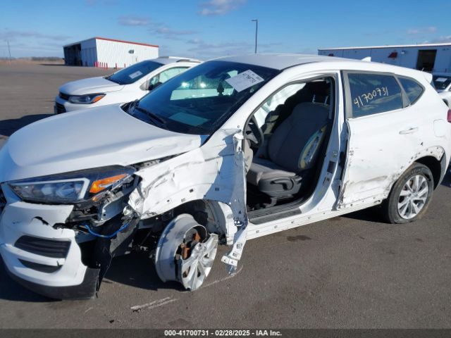 KM8J2CA42LU173352 Hyundai TUCSON SE