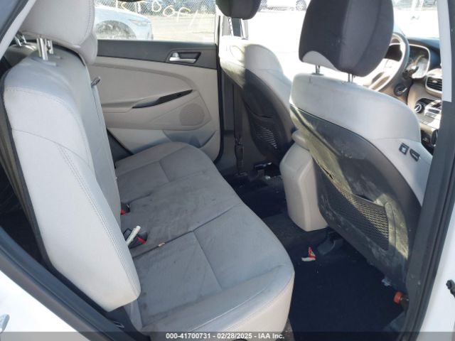 KM8J2CA42LU173352 Hyundai TUCSON SE