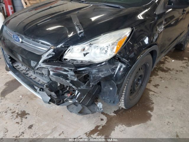 1FMCU0G79GUC44426 Ford ESCAPE SE