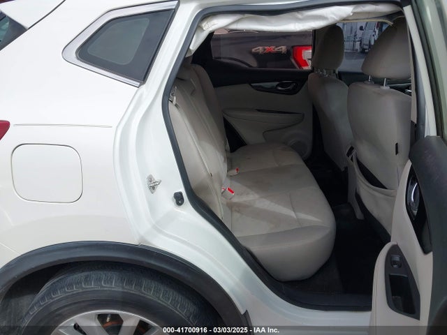 JN1BJ1CP5KW244461 Nissan 2019