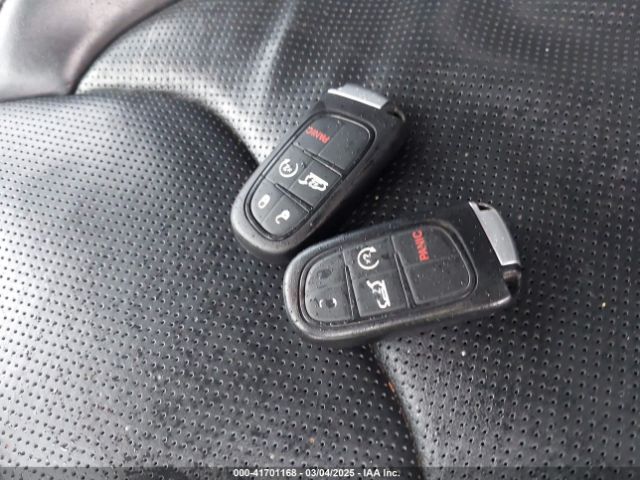 1C4PJMJS1HW530604 Jeep Cherokee Overland 4x4