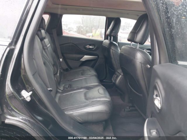 1C4PJMJS1HW530604 Jeep Cherokee Overland 4x4