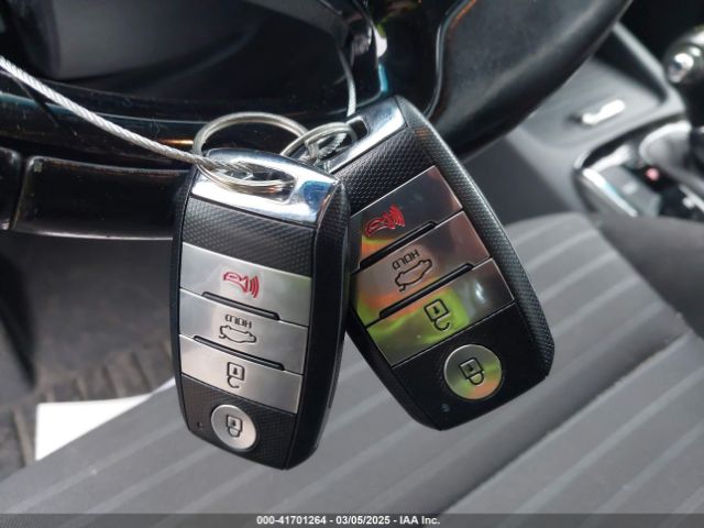 3KPFL4A79HE032176 KIA FORTE S