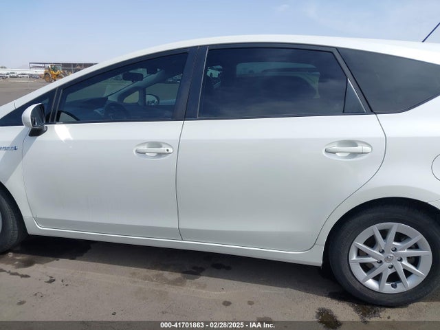 Toyota Prius V Two 2014 JTDZN3EU7EJ000634 Image 15