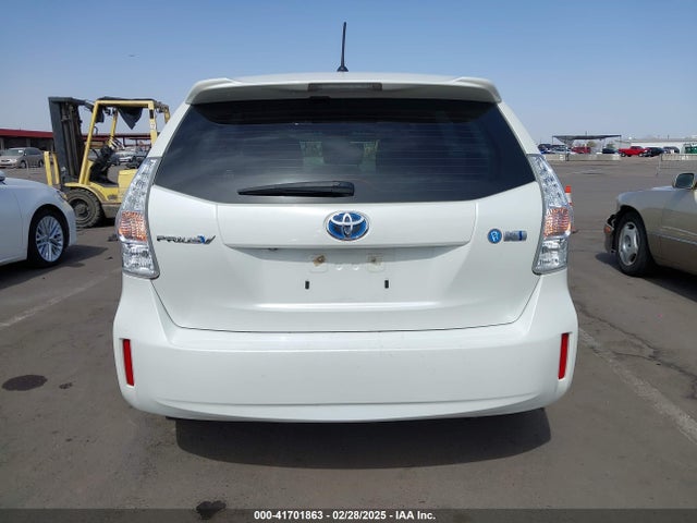Toyota Prius V Two 2014 JTDZN3EU7EJ000634 Image 17