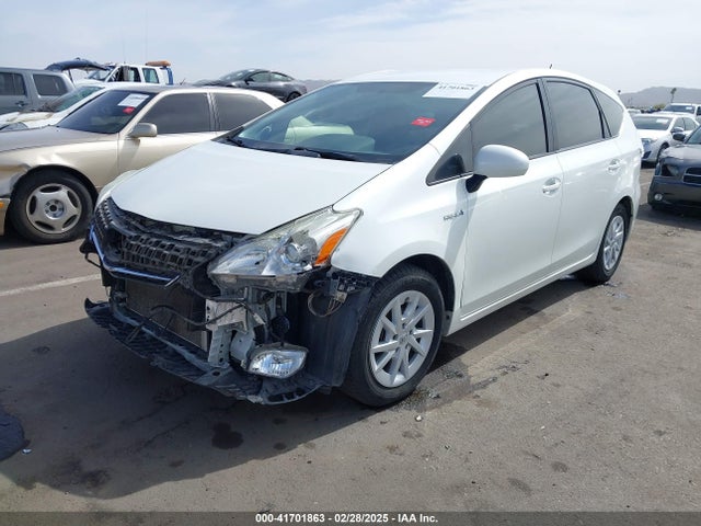 Toyota Prius V Two 2014 JTDZN3EU7EJ000634 Image 2