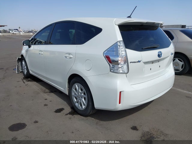 Toyota Prius V Two 2014 JTDZN3EU7EJ000634 Image 3