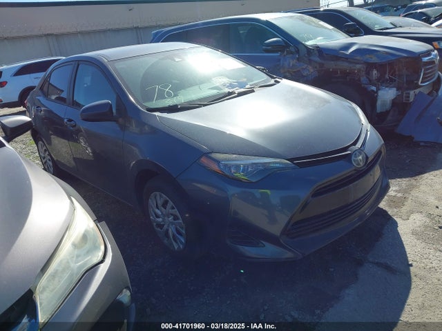 Toyota COROLLA LE 2018 5YFBURHE9JP768889 Image 1