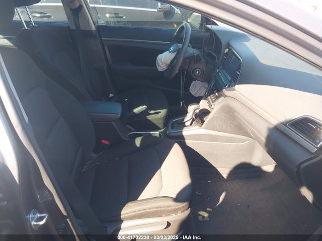 5NPD84LF8JH256800 Hyundai ELANTRA SEL