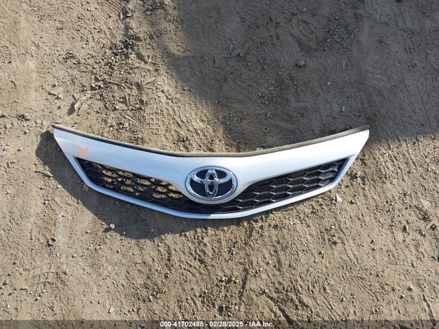 4T1BF1FK0EU452743 Toyota CAMRY SE