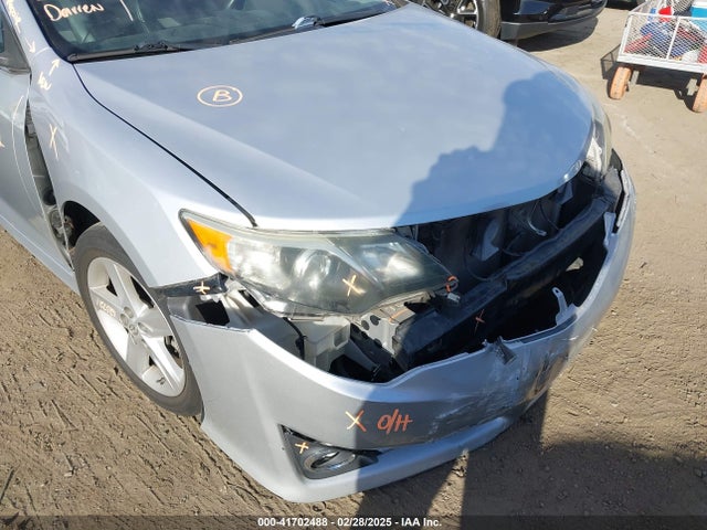 4T1BF1FK0EU452743 Toyota CAMRY SE