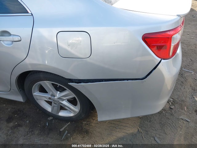 4T1BF1FK0EU452743 Toyota CAMRY SE