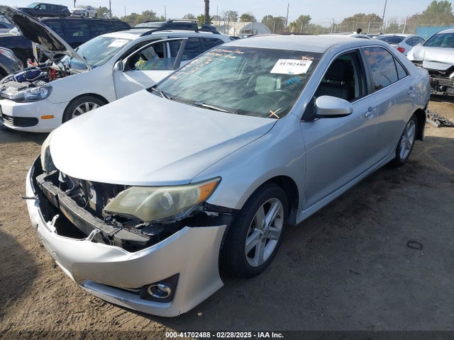 4T1BF1FK0EU452743 Toyota CAMRY SE