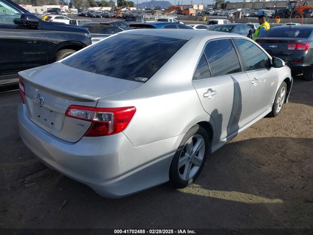 4T1BF1FK0EU452743 Toyota CAMRY SE