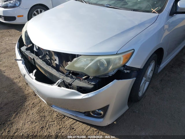 4T1BF1FK0EU452743 Toyota CAMRY SE