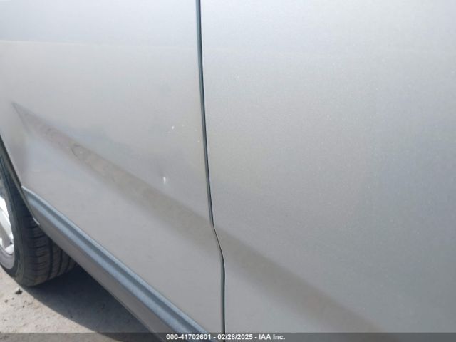 5XYKTCA68EG438951 KIA SORENTO LX