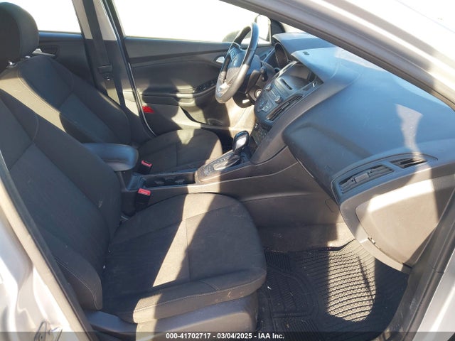 Ford FOCUS SE 2015 1FADP3K29FL386430 Image 5