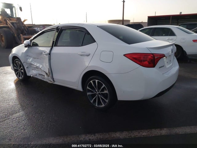 Toyota COROLLA SE 2017 5YFBURHE8HP657227 Image 3
