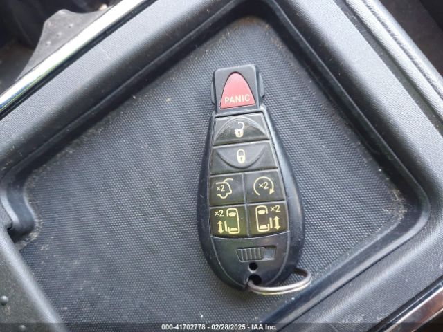 2010 CHRYSLER TOWN & COUNTRY 2A4RR8D17AR414814 Photo 10