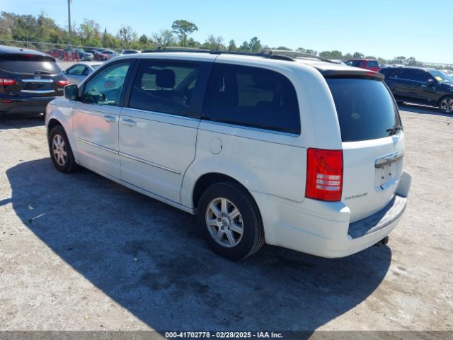 2010 CHRYSLER TOWN & COUNTRY 2A4RR8D17AR414814 Photo 2