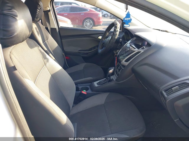 Ford FOCUS SE 2014 1FADP3K29EL392761 Image 5